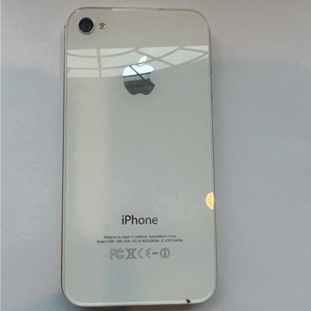 Apple iPhone 4s cell phone white model A1387 16gb